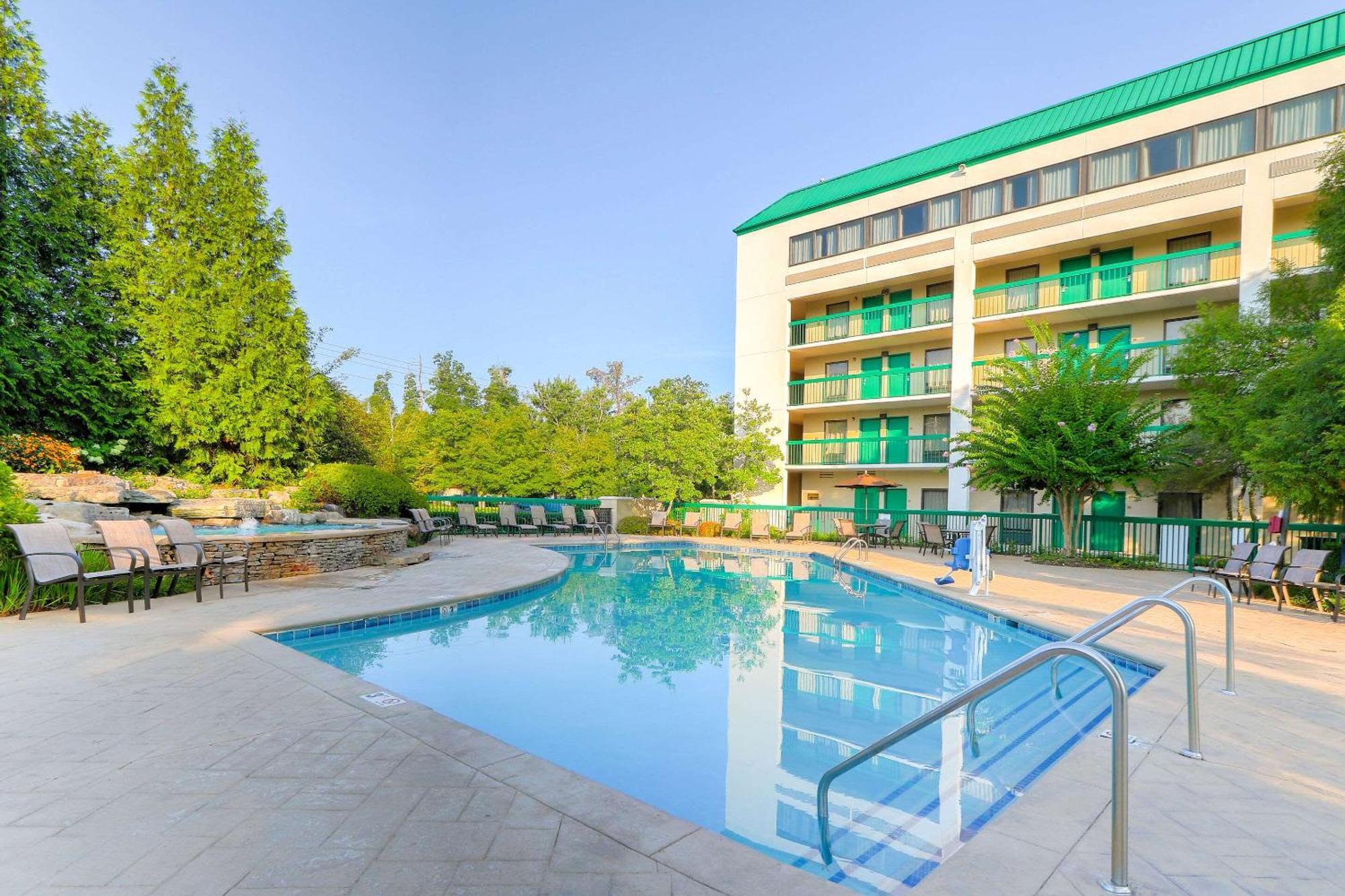 Quality Inn Near The Island Pigeon Forge Exterior foto